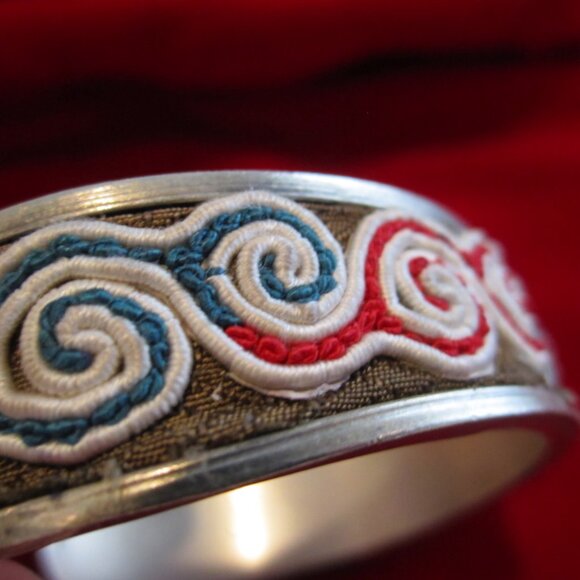 UNISEX ARTIST handmade vintage silver+textile stamped WAVE CUFF BRACELET M- L - Picture 6 of 10